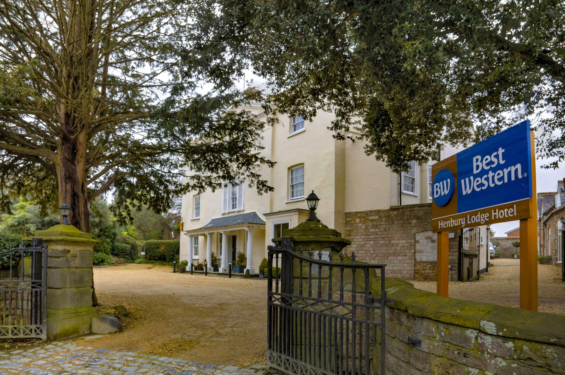 Vista Exterior Best Western Henbury Lodge Hotel