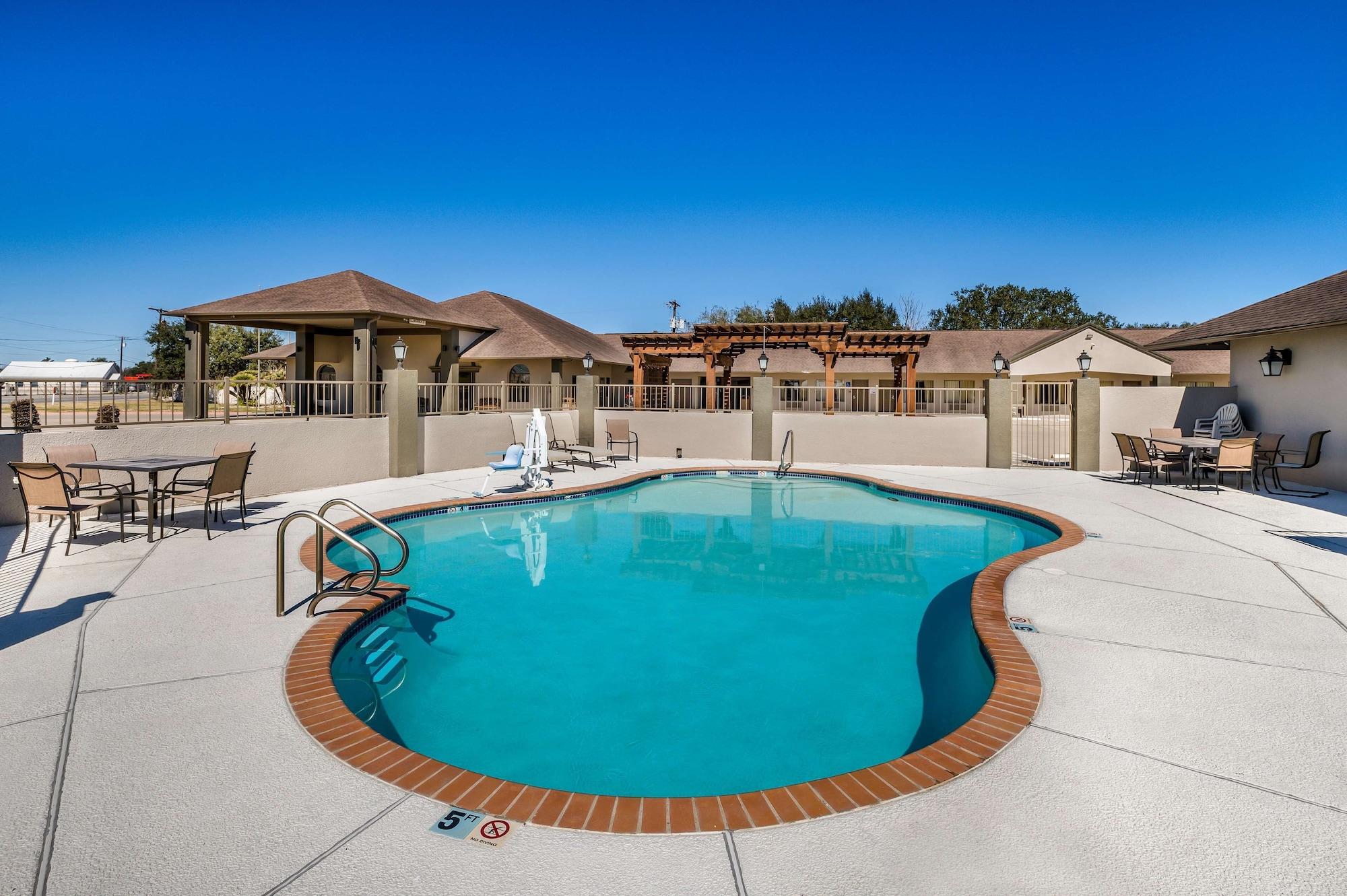 Vista Piscina SureStay Hotel by Best Western Alice