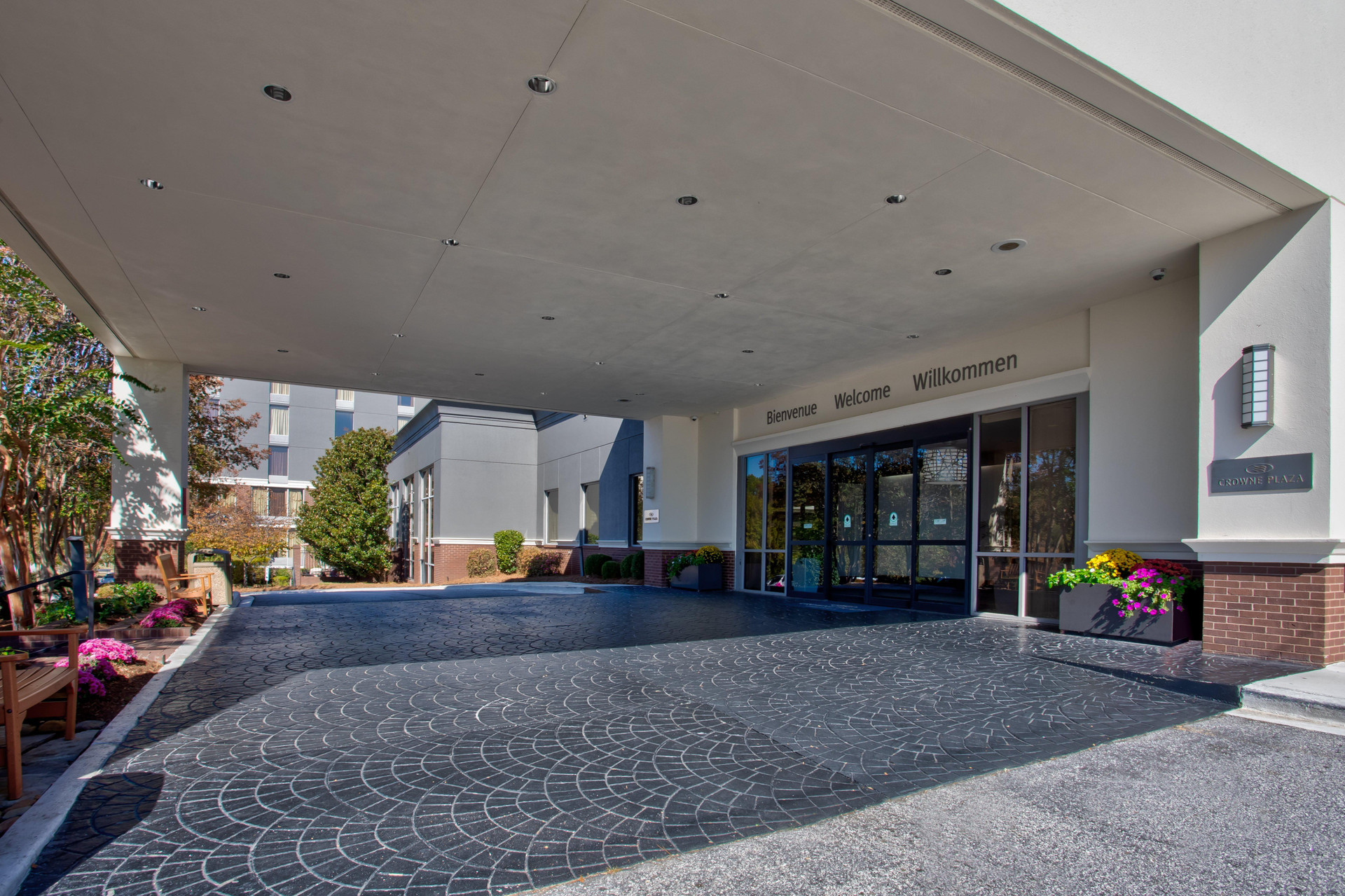 Vista Exterior Crowne Plaza Hotel Greenville-I-385-Roper Mtn Rd by IHG