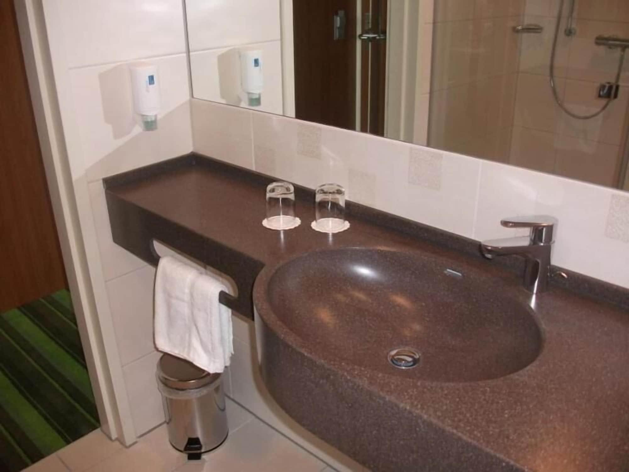 Equipamiento de Habitación Qualitel Hotel Hilpoltstein