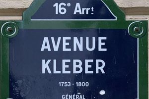 Alquiler Vacacional - HISTORICAL GRANDEUR WITH MODERN LUXURY STEPS FROM GOLDEN TRIANGLE–AVENUE KLEBER