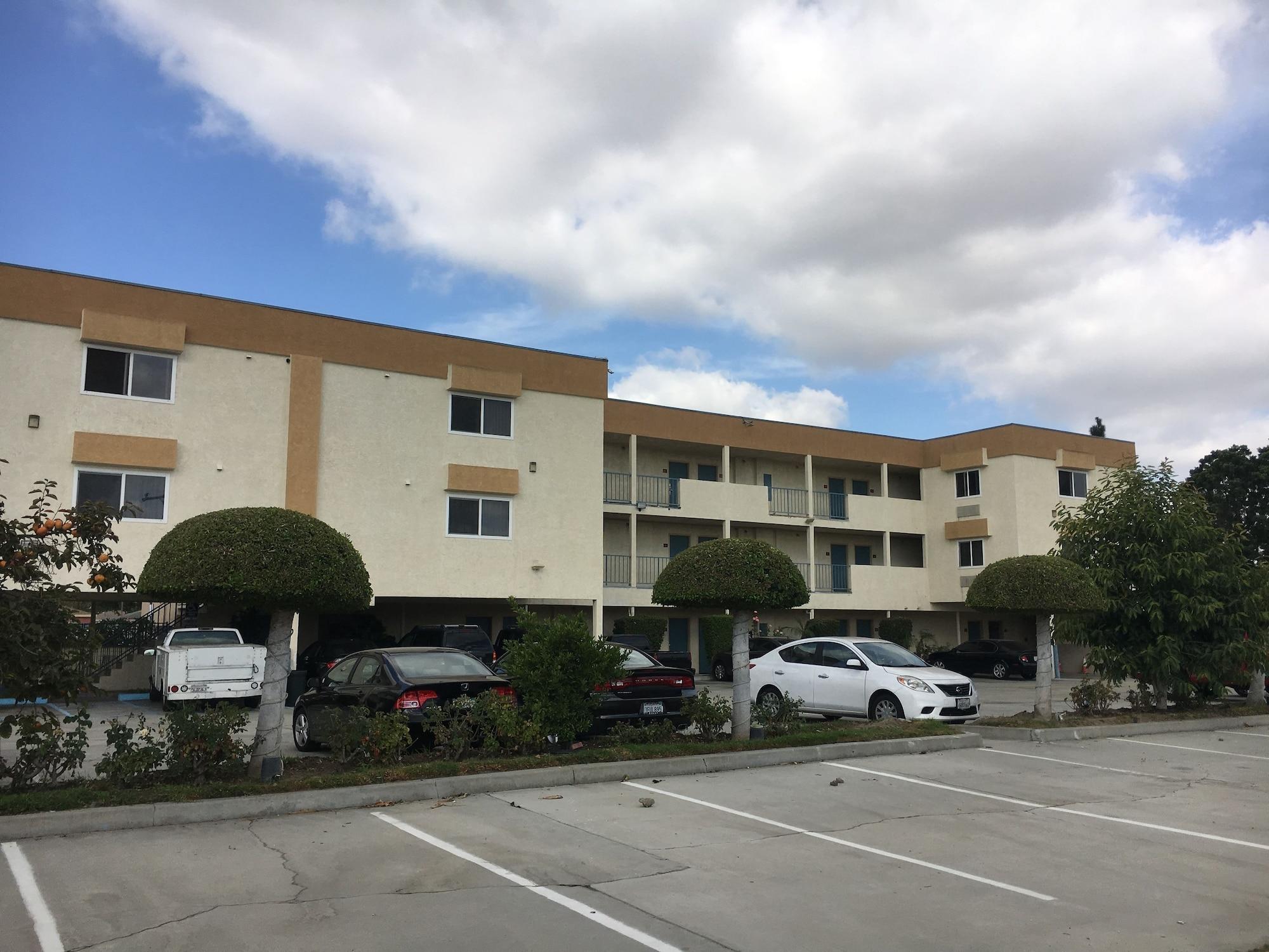 Vista Exterior Bellflower Travel Inn