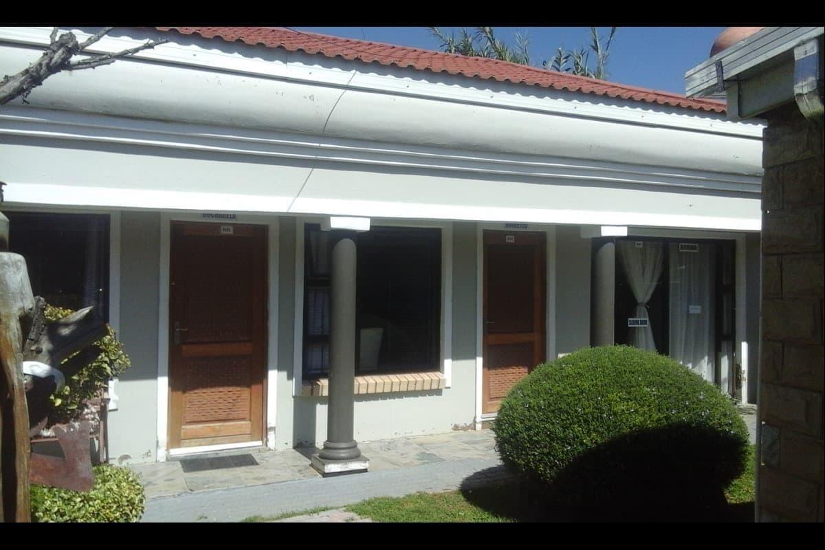 Vista Exterior Unathi Guest Lodge