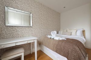 Alquiler Vacacional - Fulham Spacious 4BD Home | Parking & Garden | WiFi