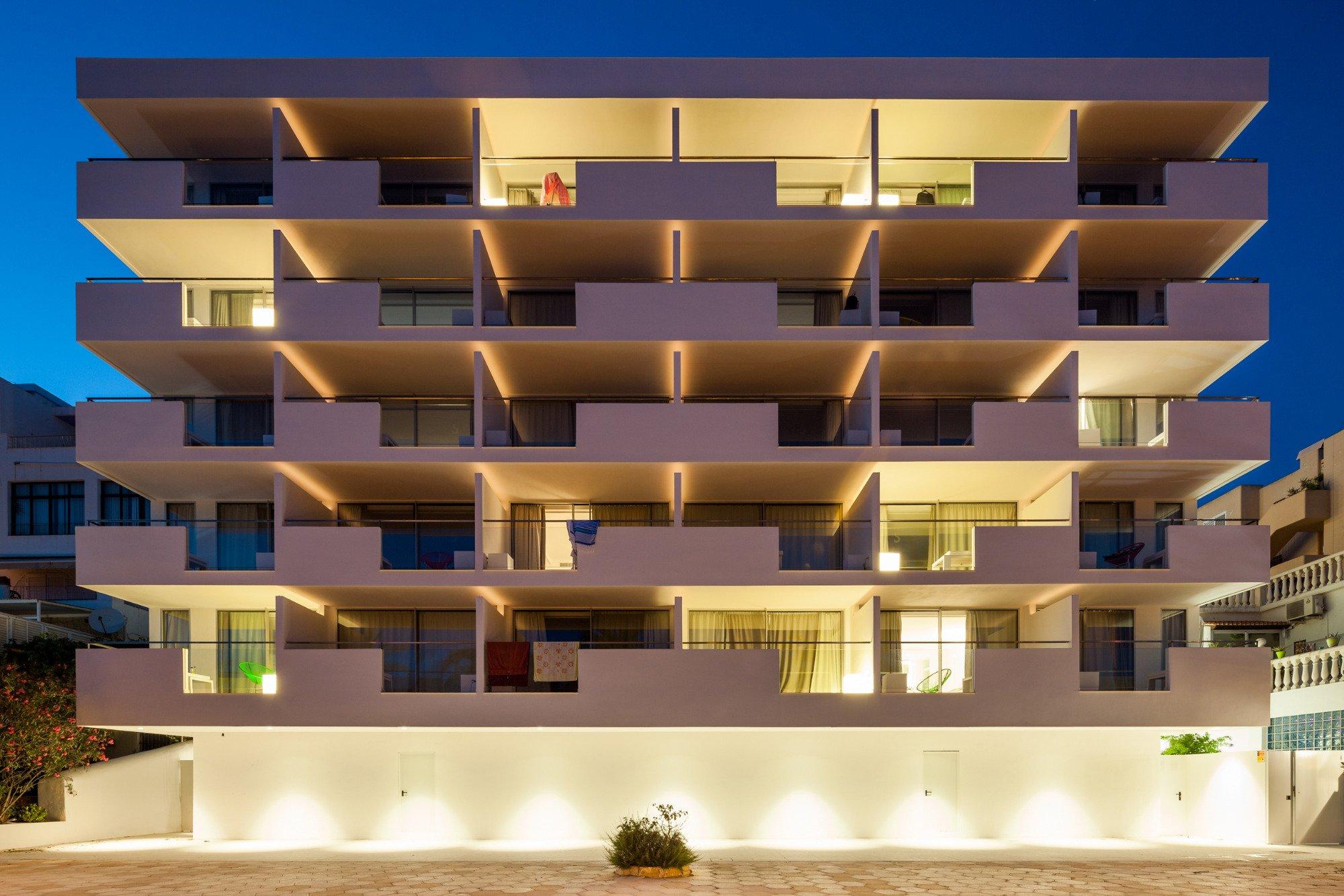 Vista da fachada Sud Ibiza Suites