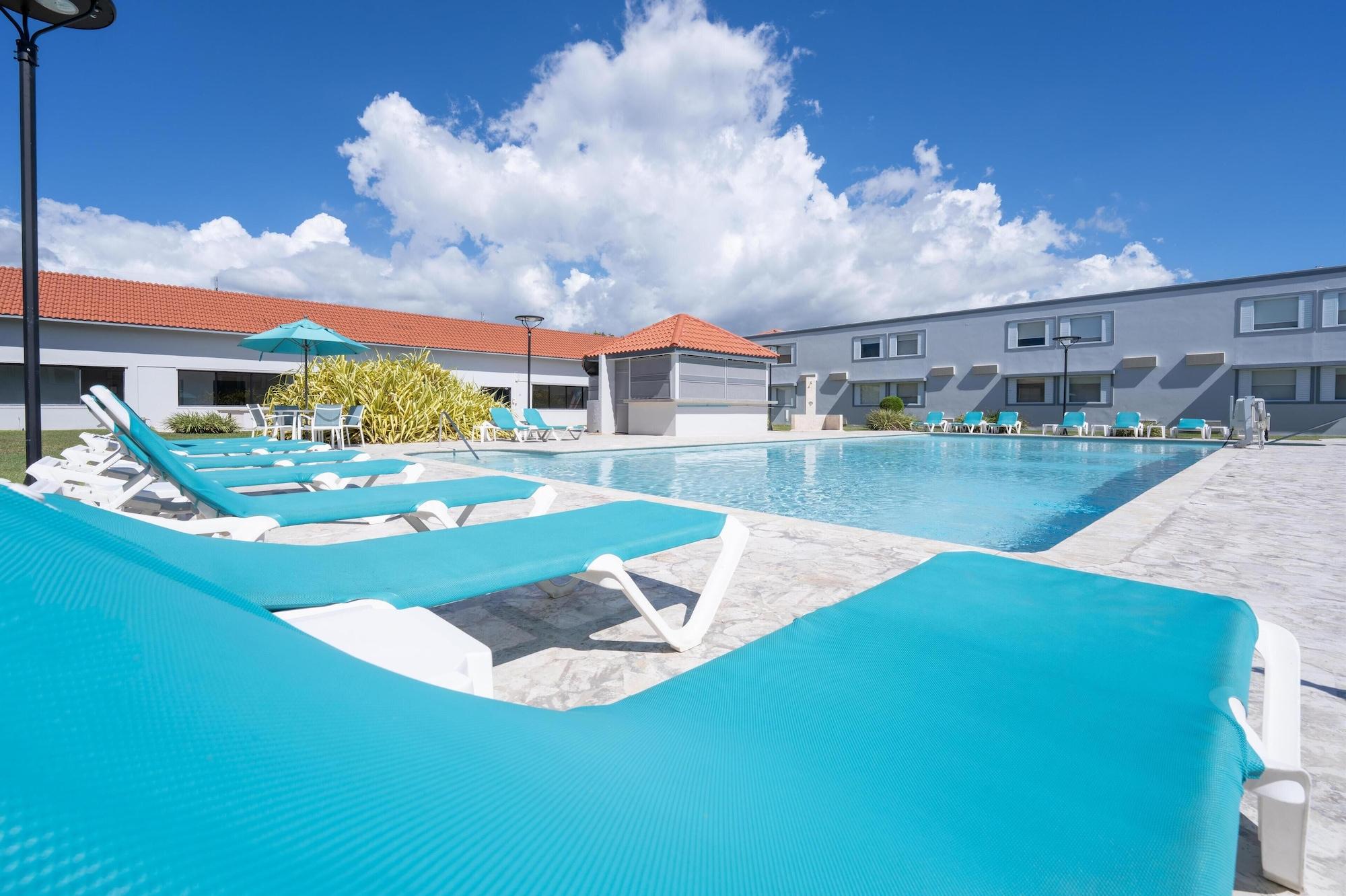 Vista Piscina Spark by Hilton Ponce