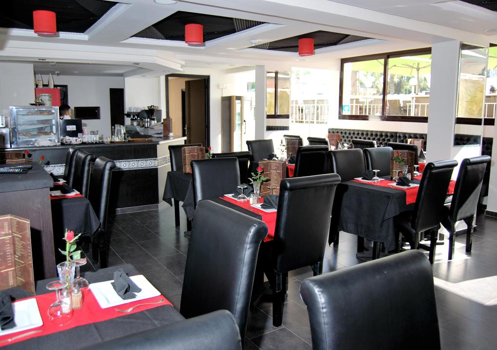 Bar/Salón Suite Hotel Tilila