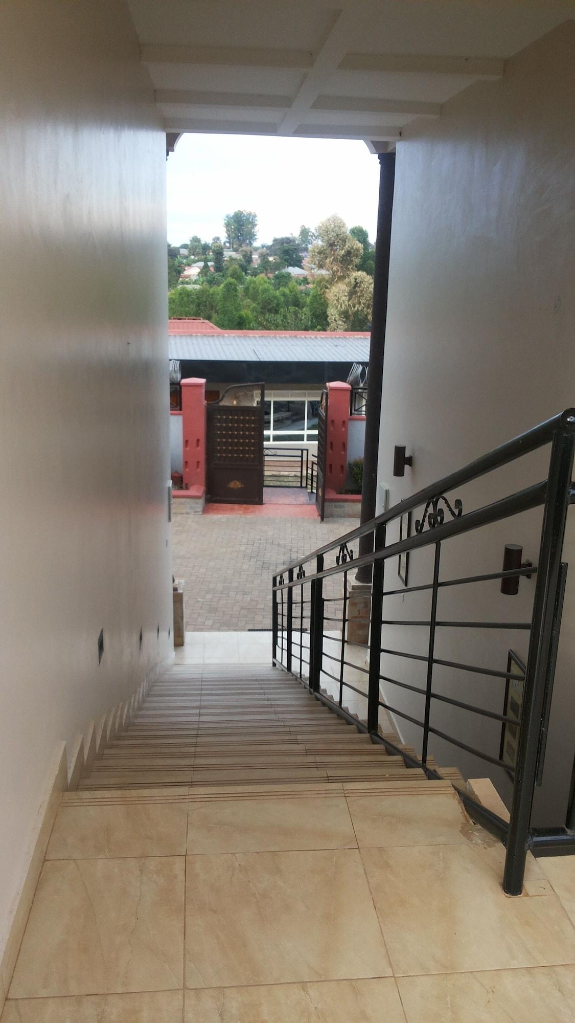 Varios Tripplex Hotel