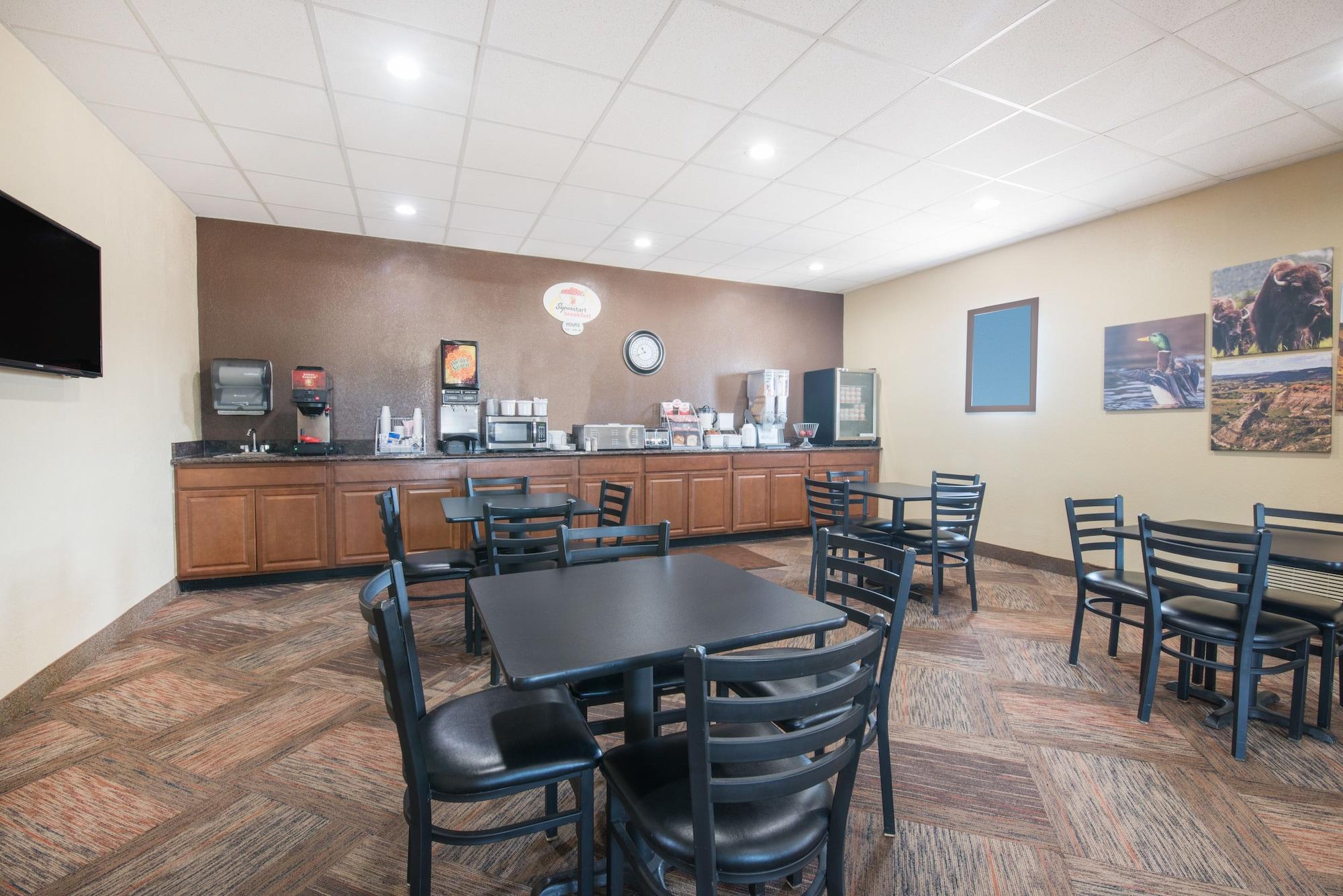 Restaurant Super 8 by Wyndham Jamestown