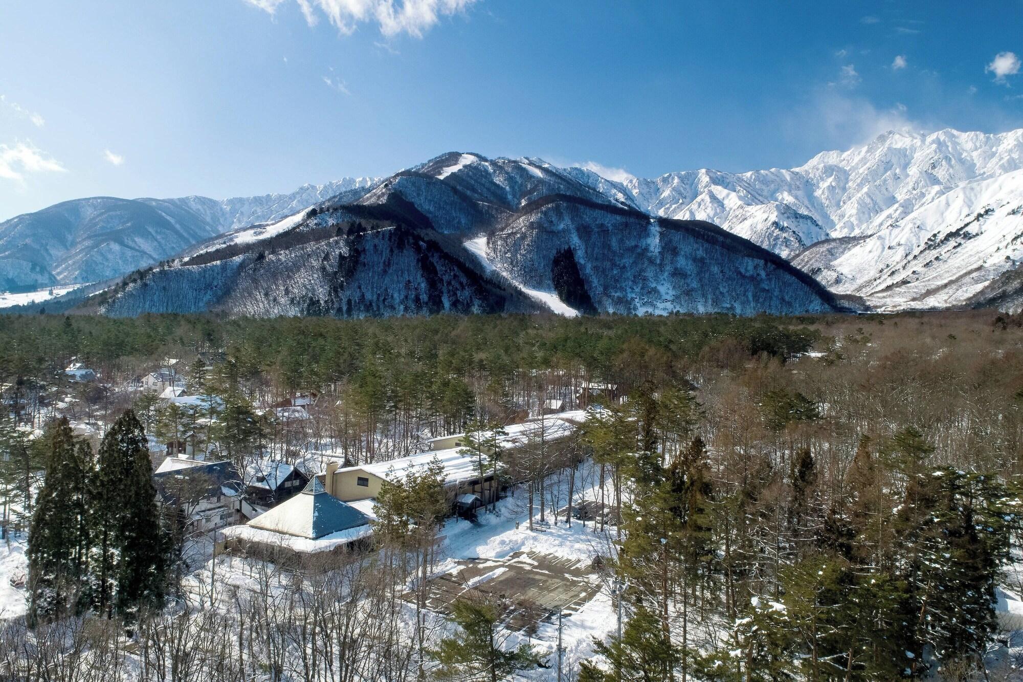 Vista Exterior Courtyard by Marriott Hakuba