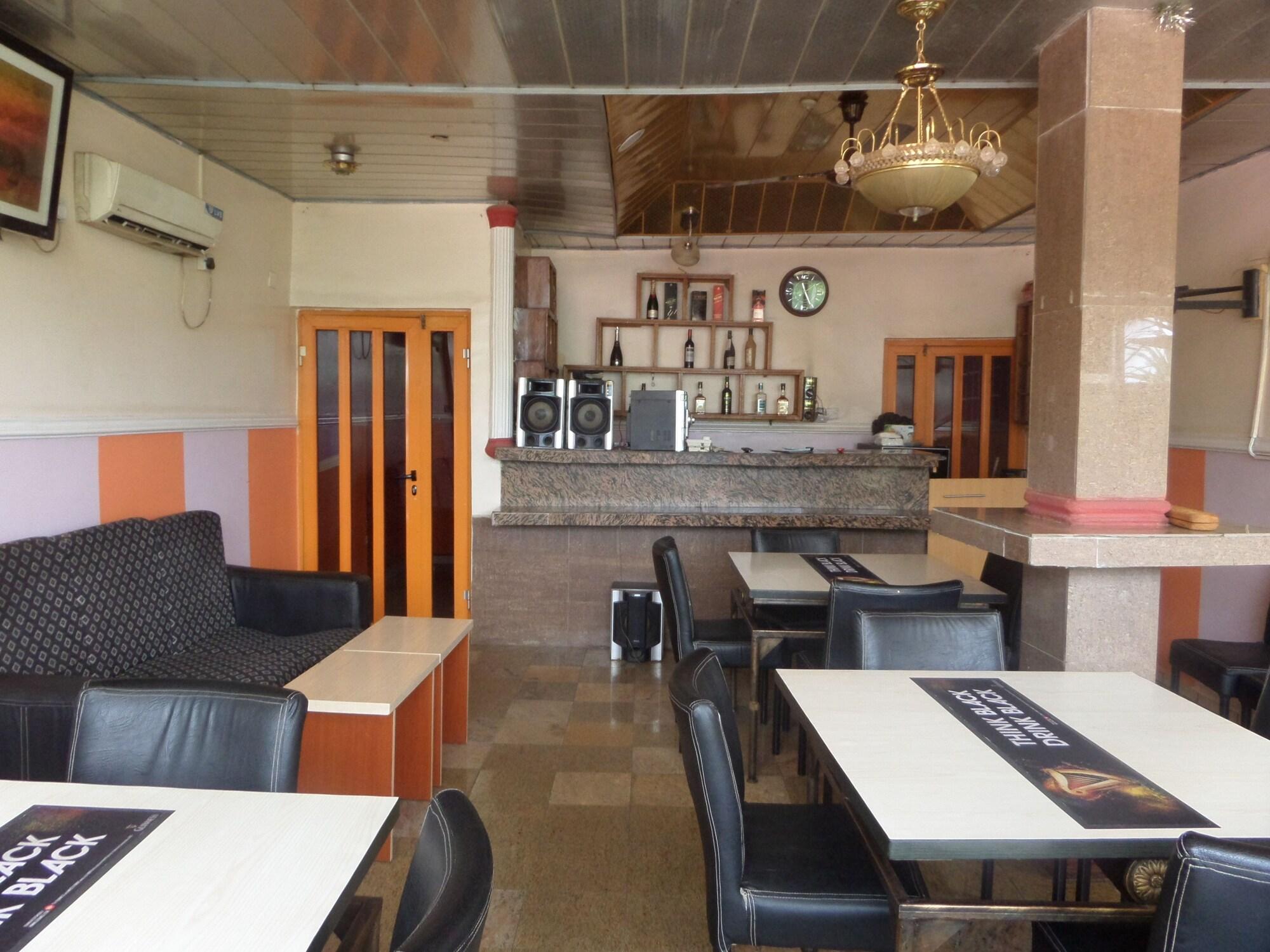 Bar/Salón Aneio Hotel