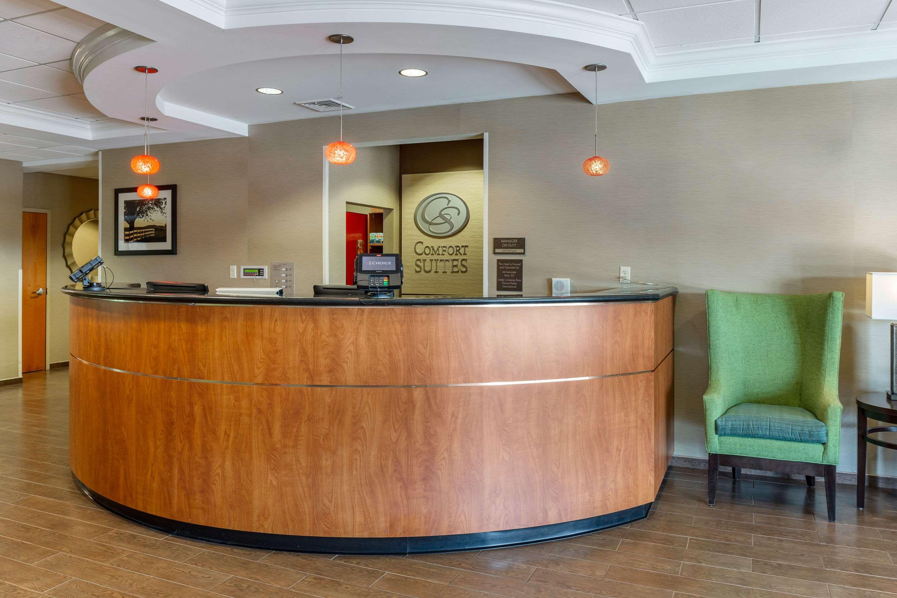 Vista Lobby Comfort Suites Lancaster Amish Country