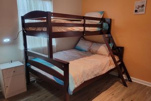 Alquiler Vacacional - Spacious Coastal Villa W/ Heated Pool, Office & Gameroom