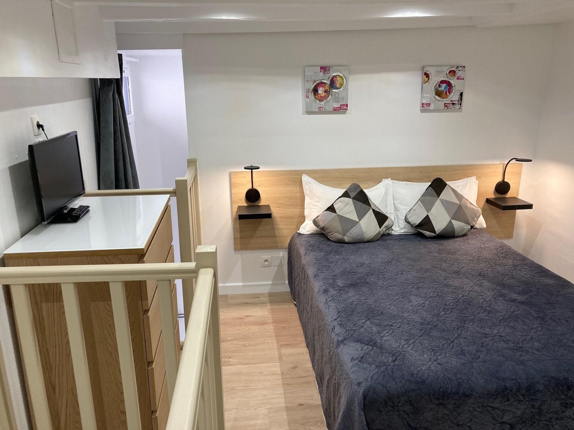 Varios Hôtel de L'Horloge