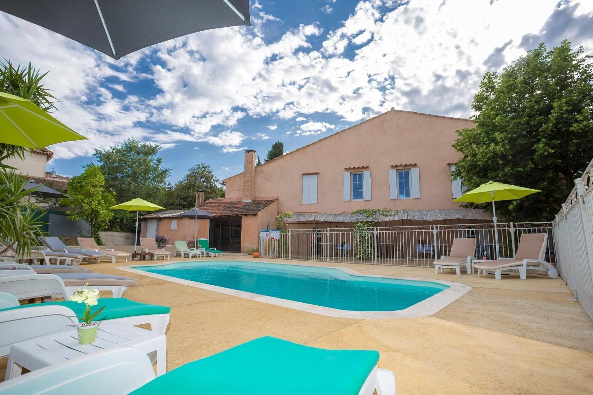 Vista Piscina Hôtel La Cauquière
