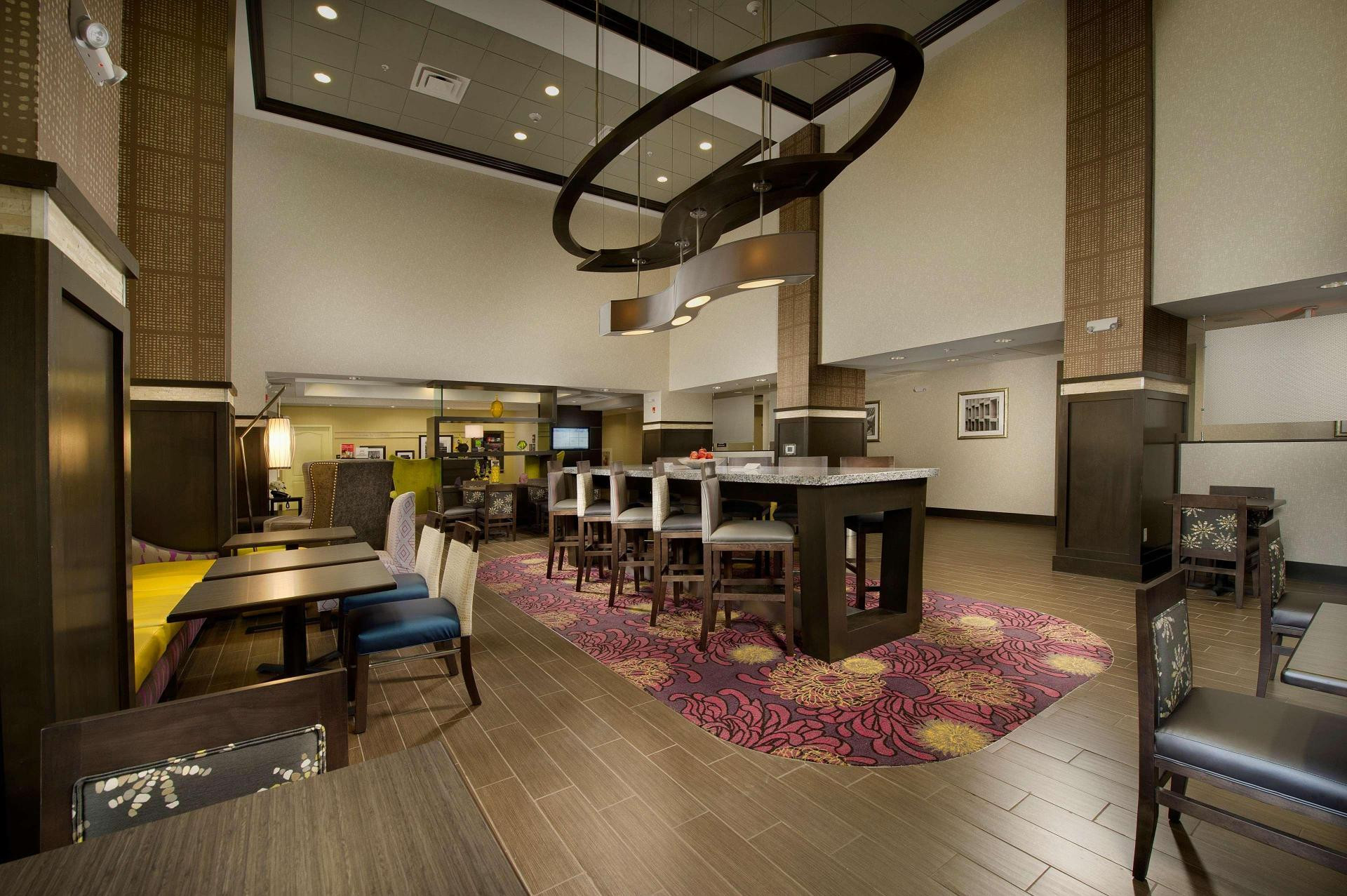 Vista Lobby Hampton Inn & Suites Buffalo Airport