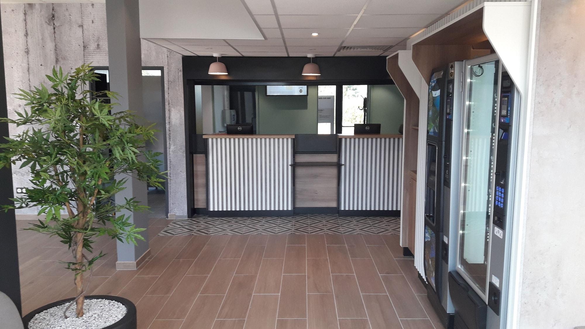 Vista Lobby B&B HOTEL Igny Palaiseau