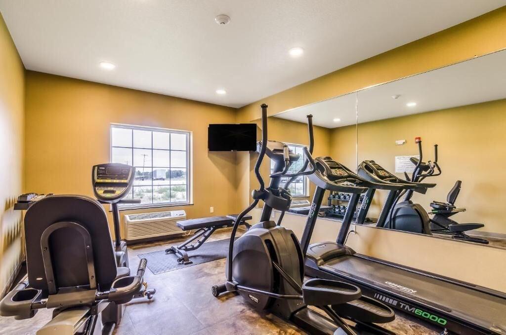 Gimnasio Cobblestone Inn & Suites