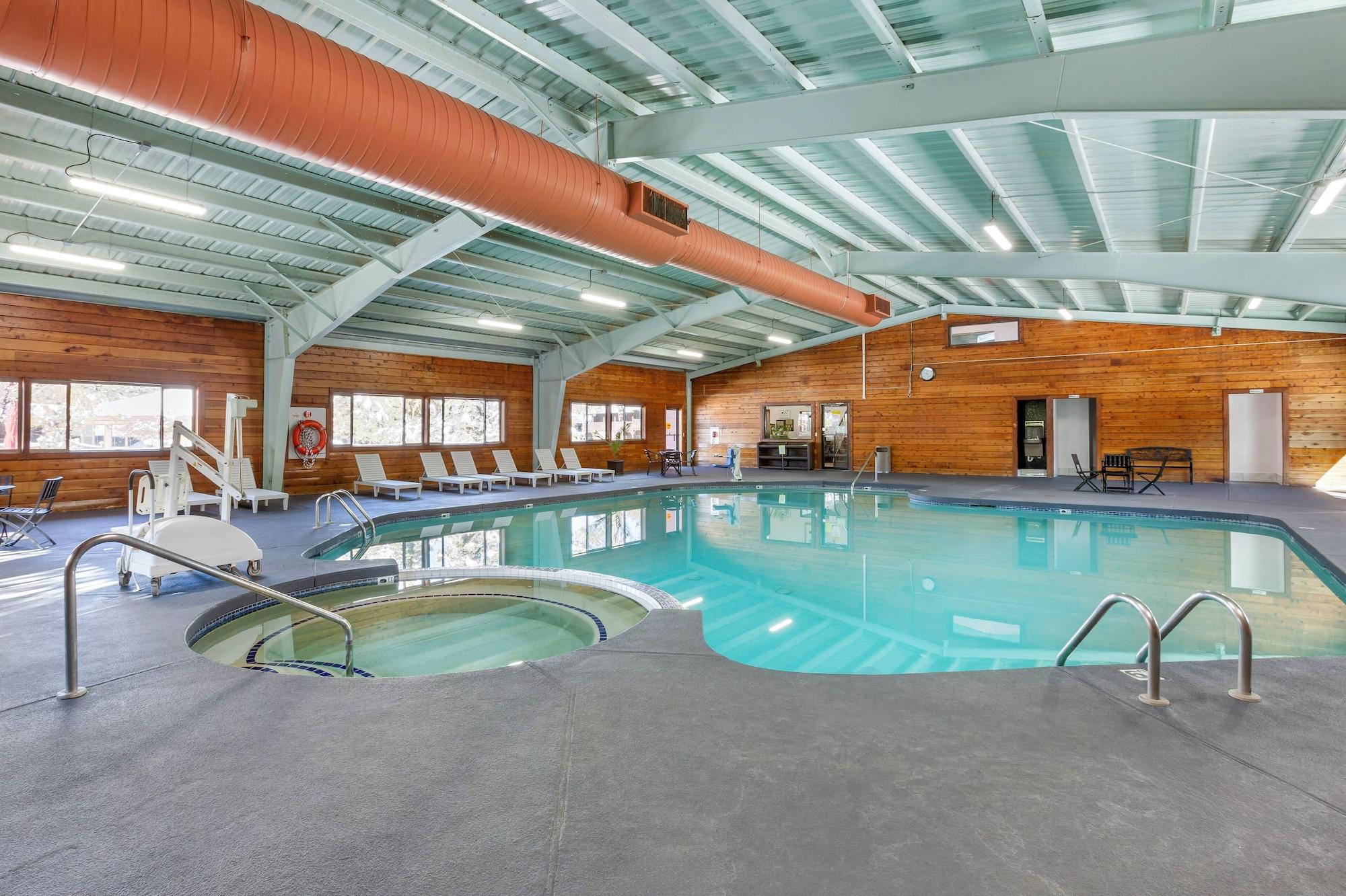 Varios PVC at The Roundhouse Resort