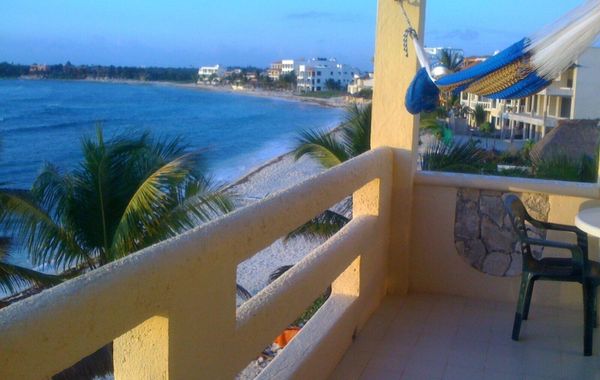 Beachfront Condo on Half Moon Bay, North Akumal, Steps to the Beach - Hoteles con parque acuático en Akumal, México
