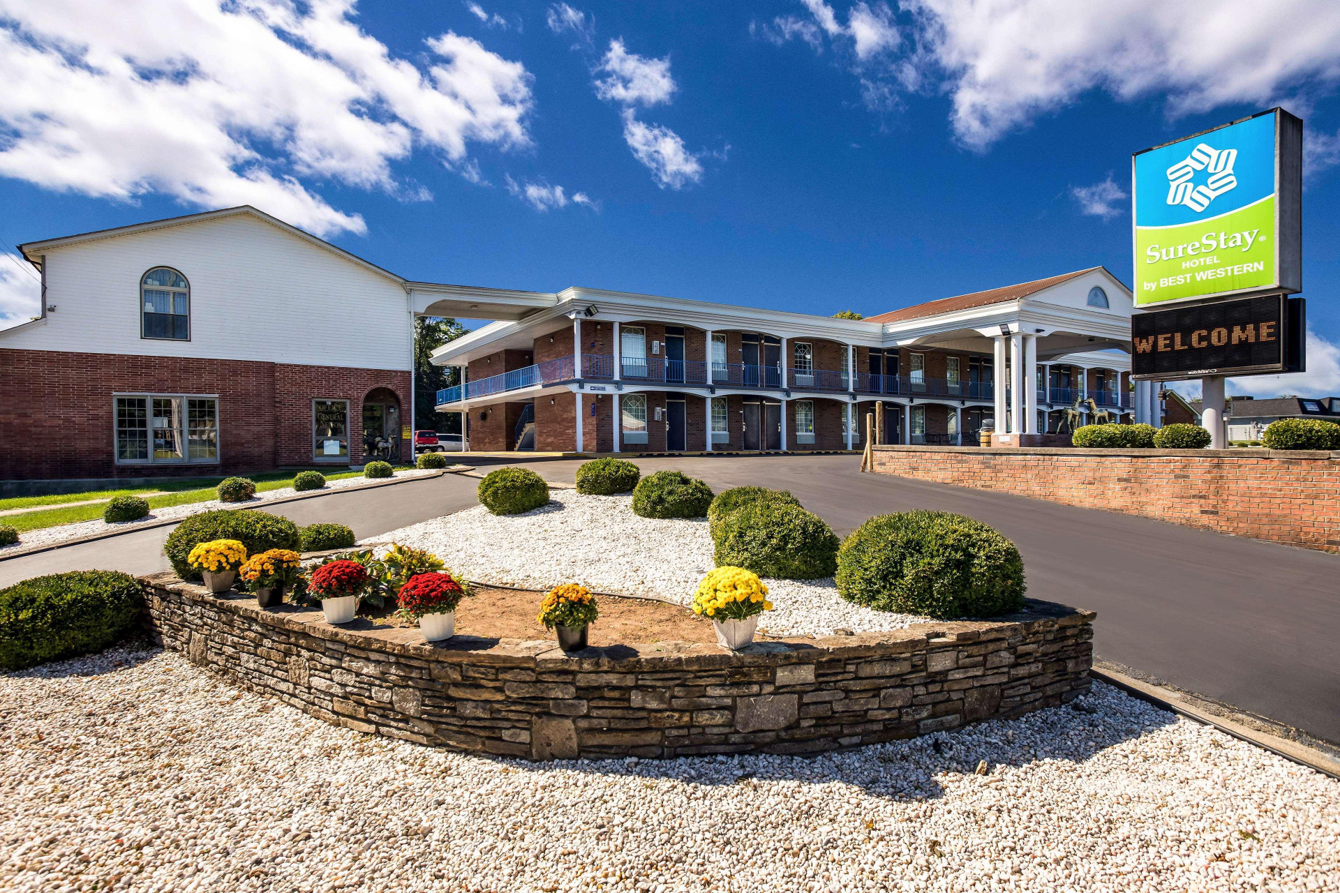 Vista Exterior SureStay Hotel by Best Western Bardstown General Nelson