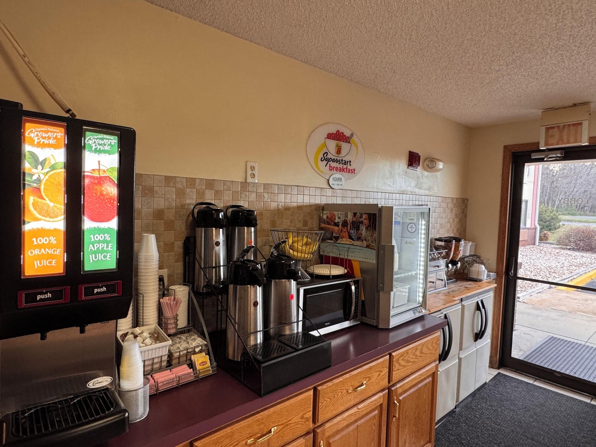 Restaurant Super 8 by Wyndham Appomattox VA