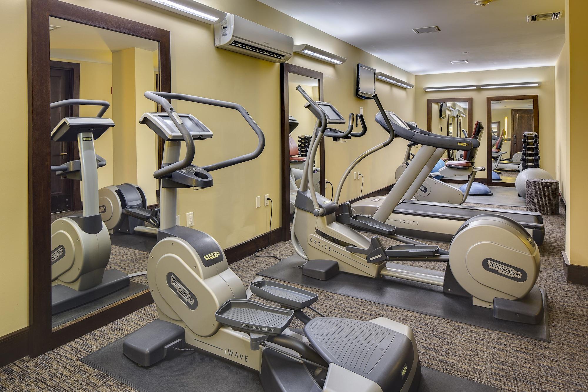 Gimnasio Lumiere by Dunton