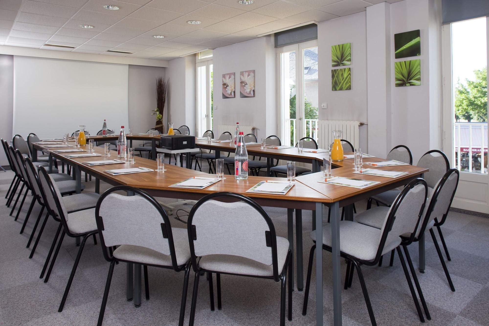 Sala de Reuniones Hôtel Restaurant Du Commerce