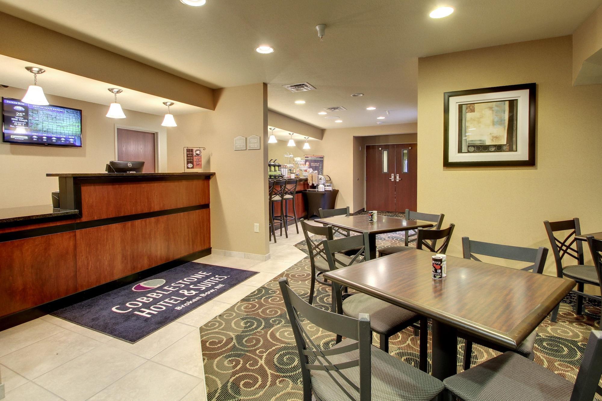 Vista Lobby Cobblestone Hotel & Suites – Broken Bow