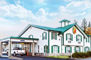 Alojamiento - Super 8 by Wyndham 100 Mile House