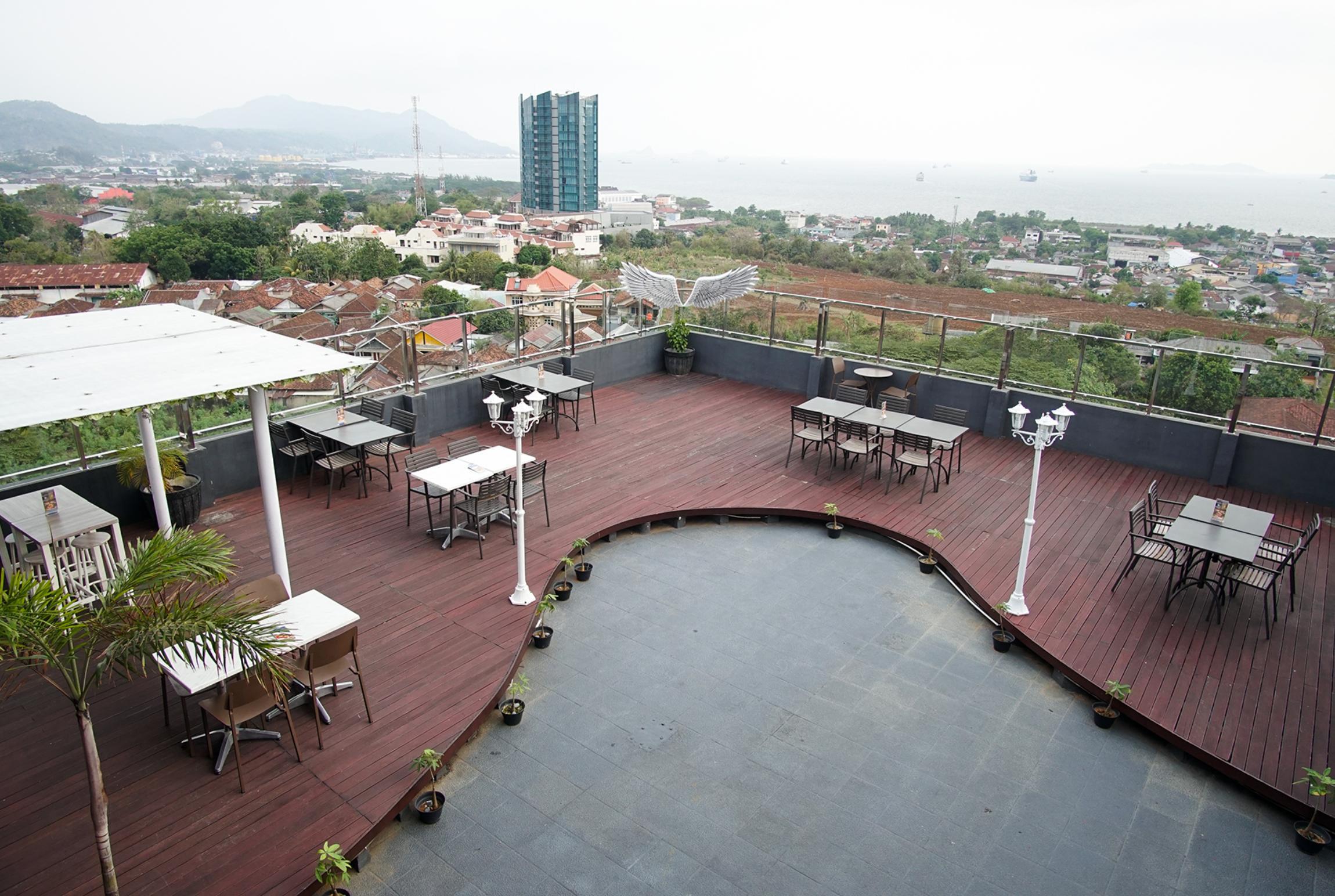 Vista Exterior ASTON Lampung City Hotel