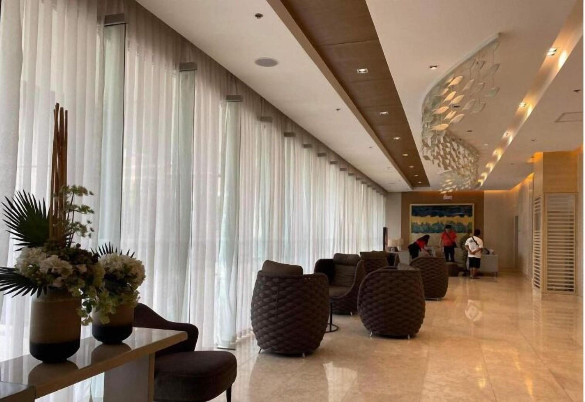 Vista Lobby UnistayShore3 Poolview wbal near airport