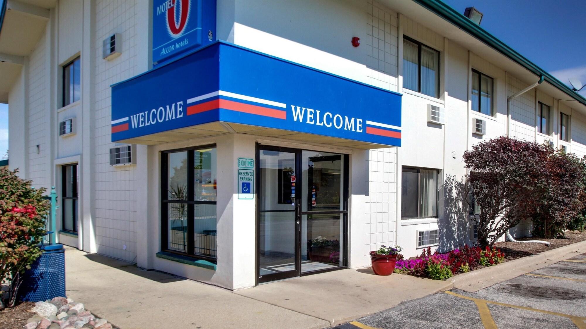 Vista Exterior Motel 6 Normal, IL - Bloomington Area
