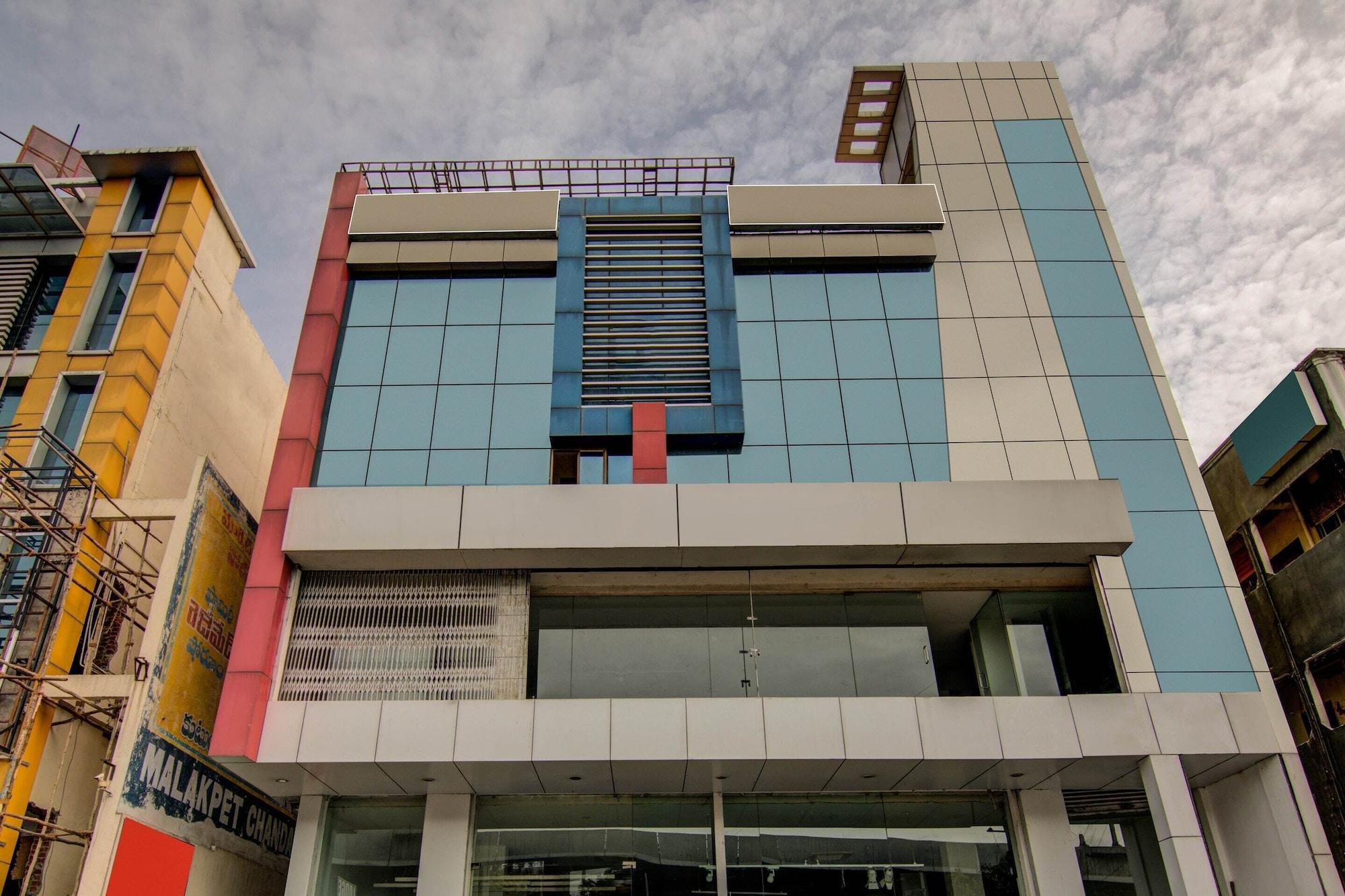 Varios OYO 14669 Mayur's Residency