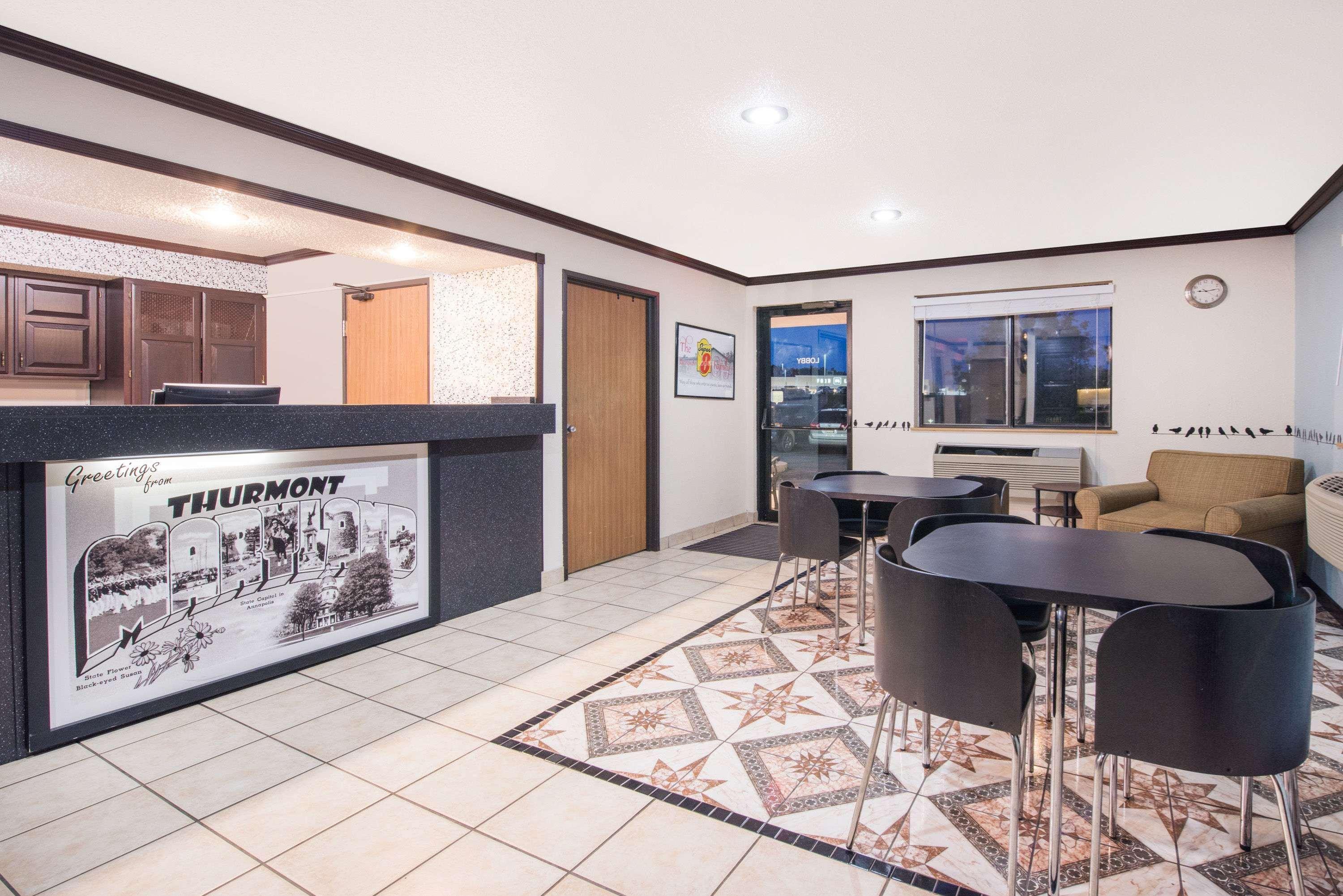 Vista Lobby Super 8 by Wyndham Thurmont