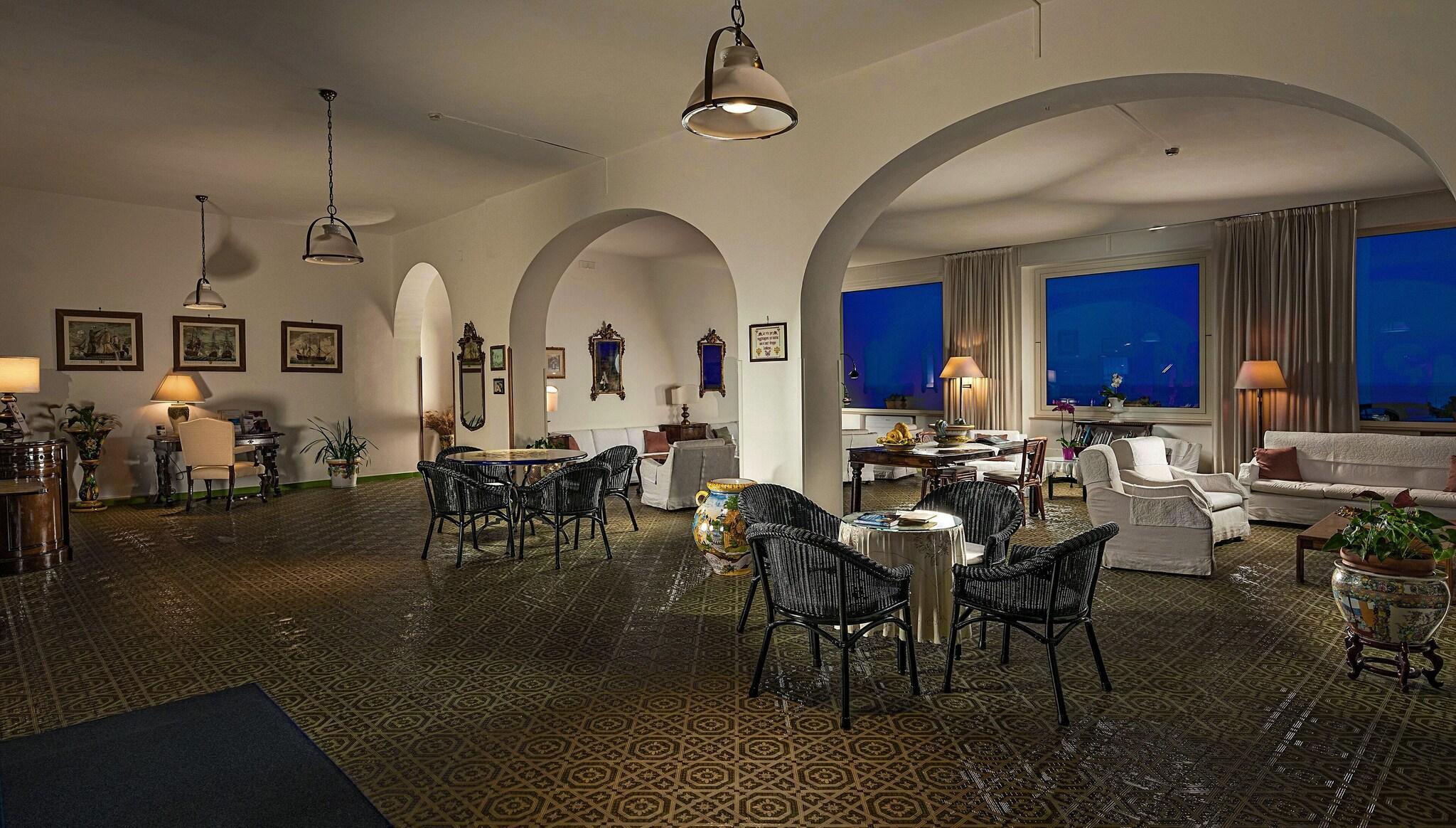 Vista Lobby Hotel Bellevue Suite