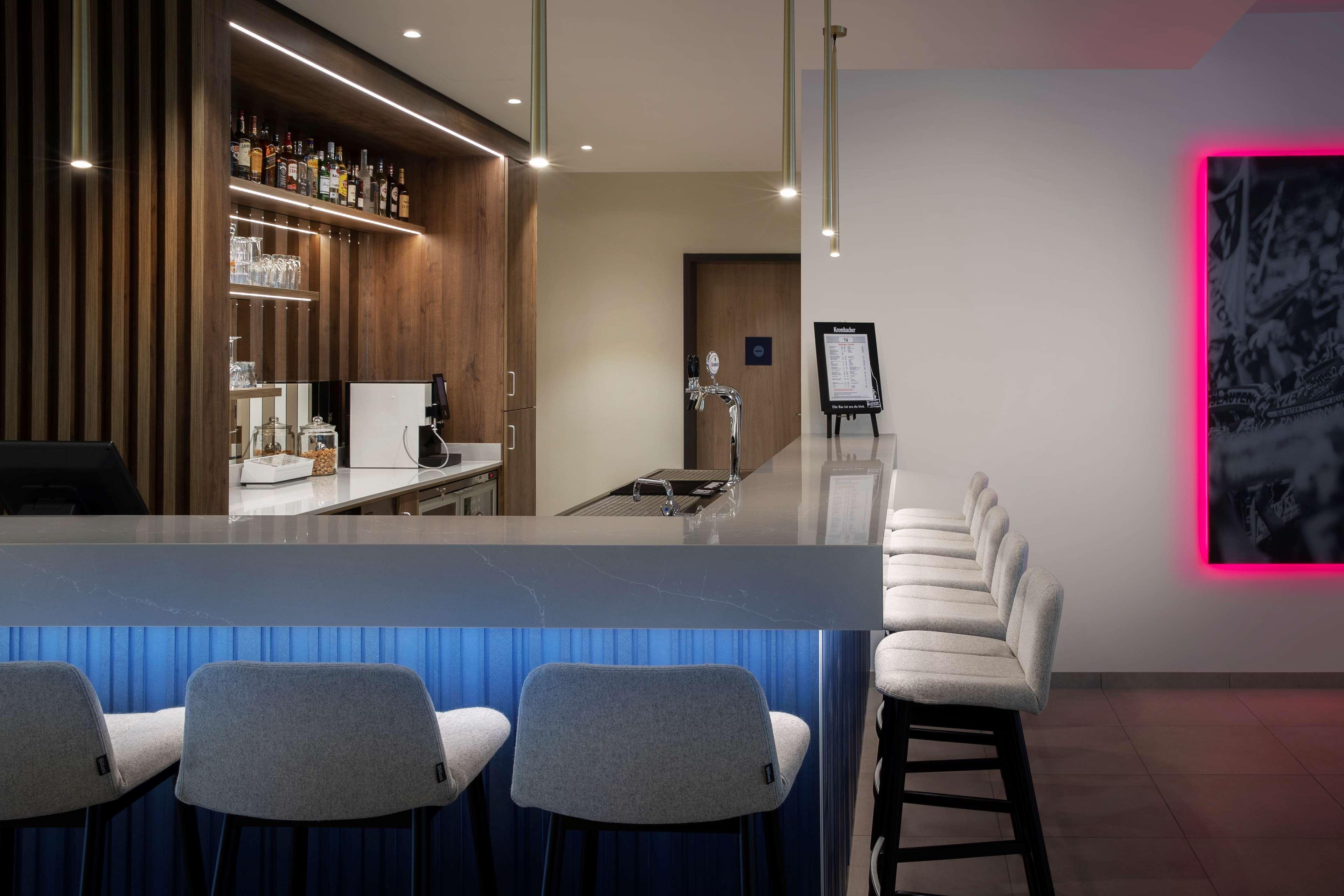 Bar/Salón Hotel Hampton by Hilton Kaiserslautern