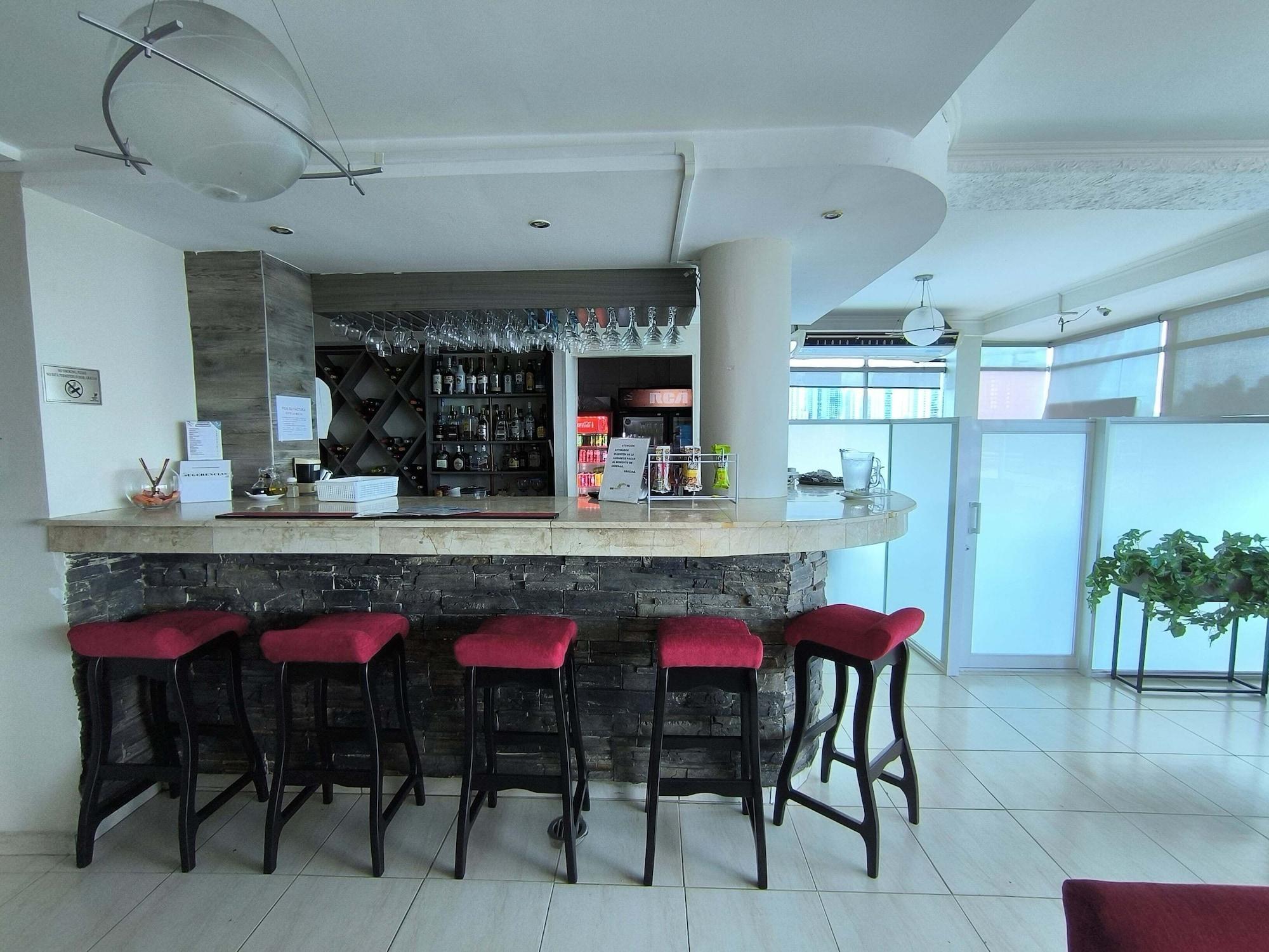Bar/Salón Hotel Bahia Suites