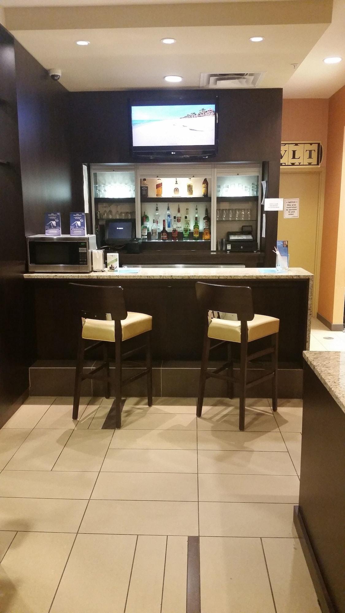 Bar/Salón Days Inn & Suites by Wyndham Winnipeg Airport Manitoba