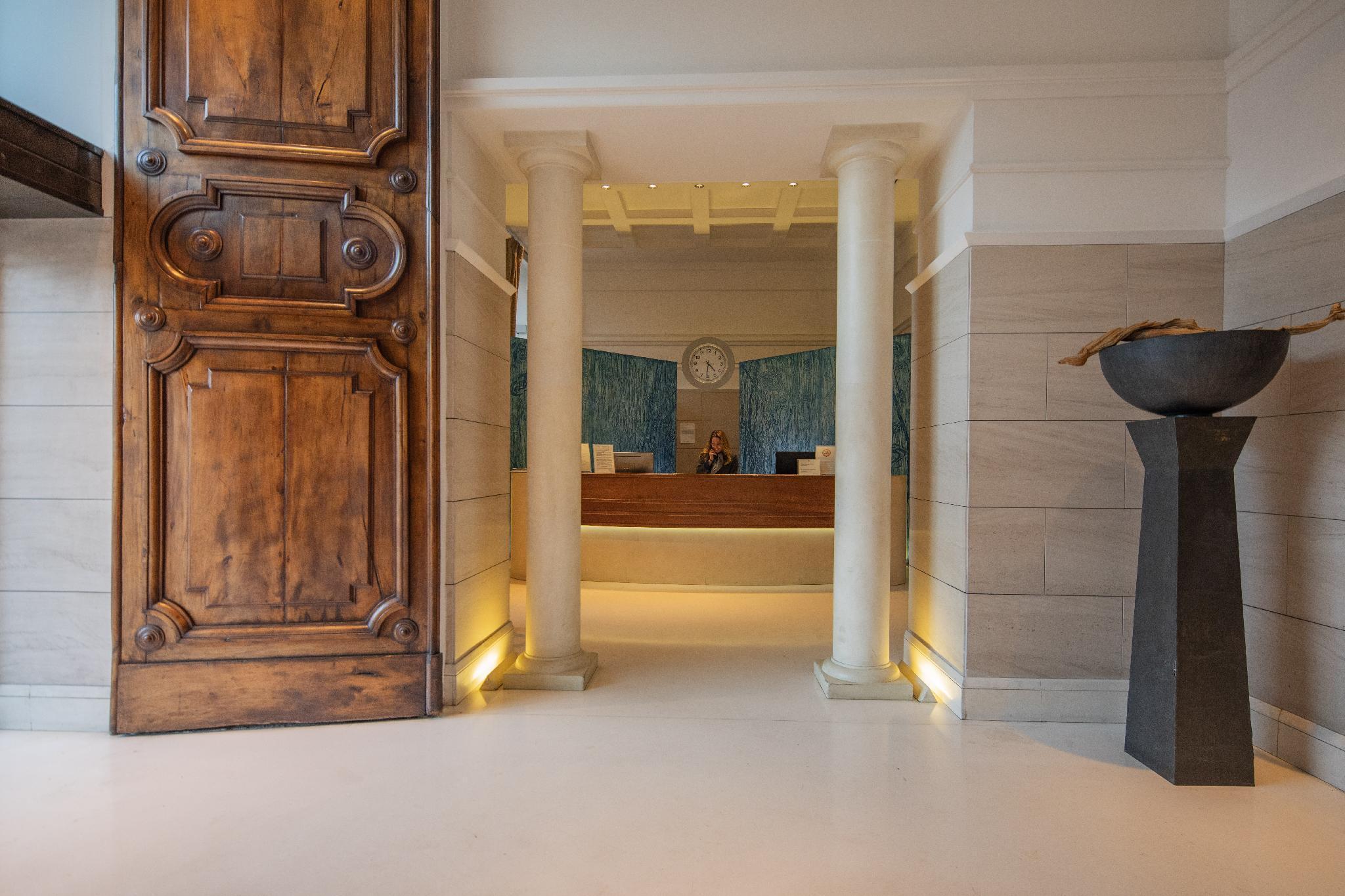 Vista Lobby Rose Garden Palace by OMNIA hotels