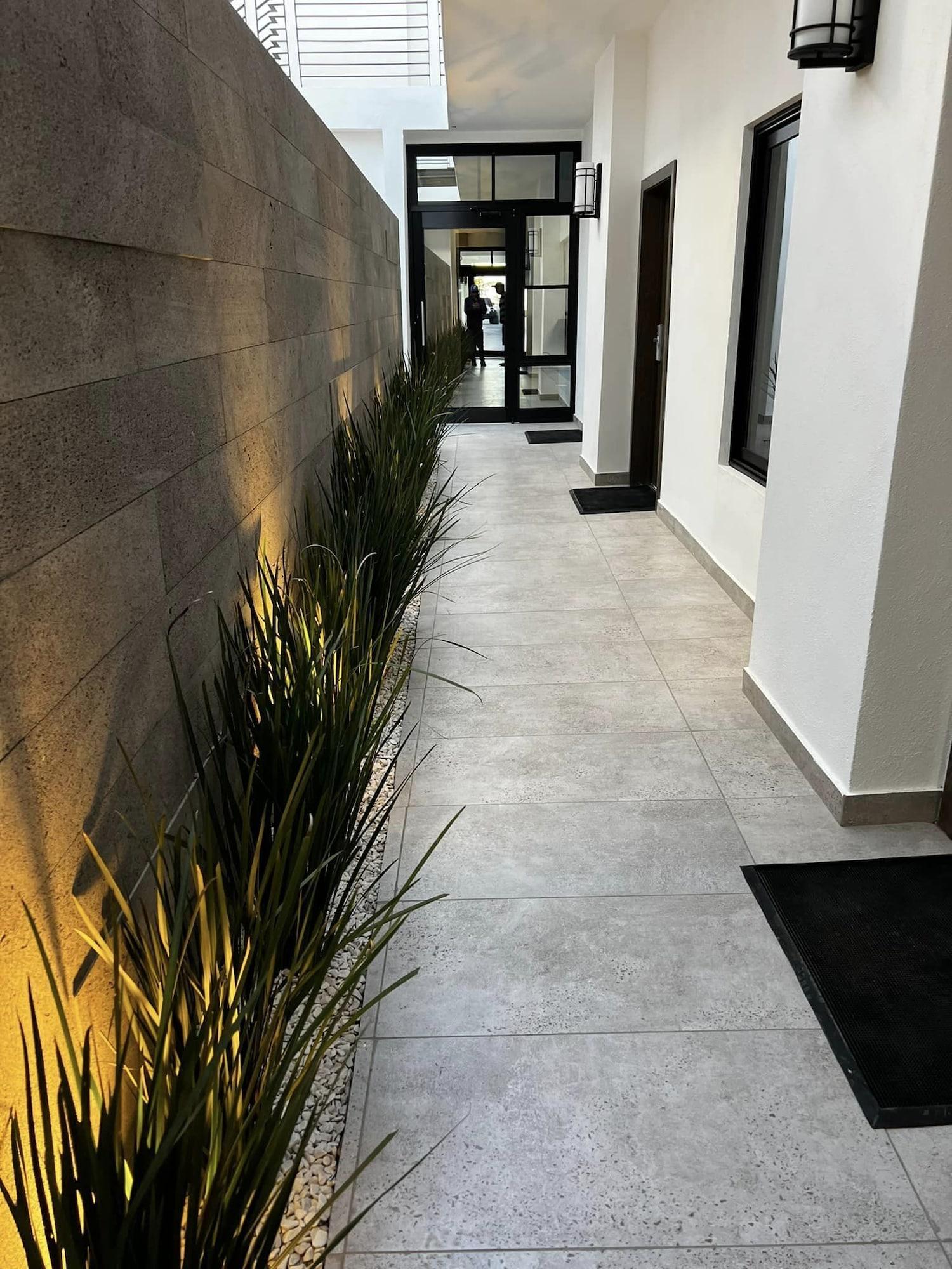 Vista Exterior Madison Suites
