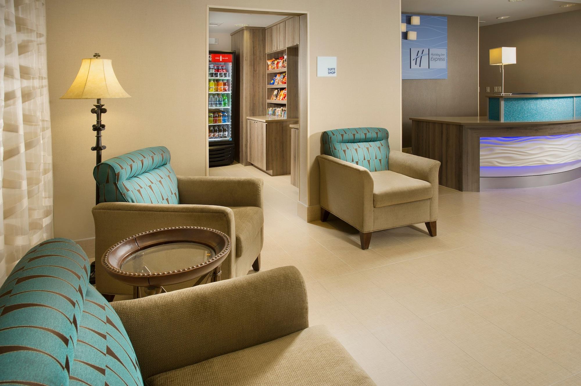 Vista Lobby Holiday Inn Express & Suites DFW - Grapevine by IHG
