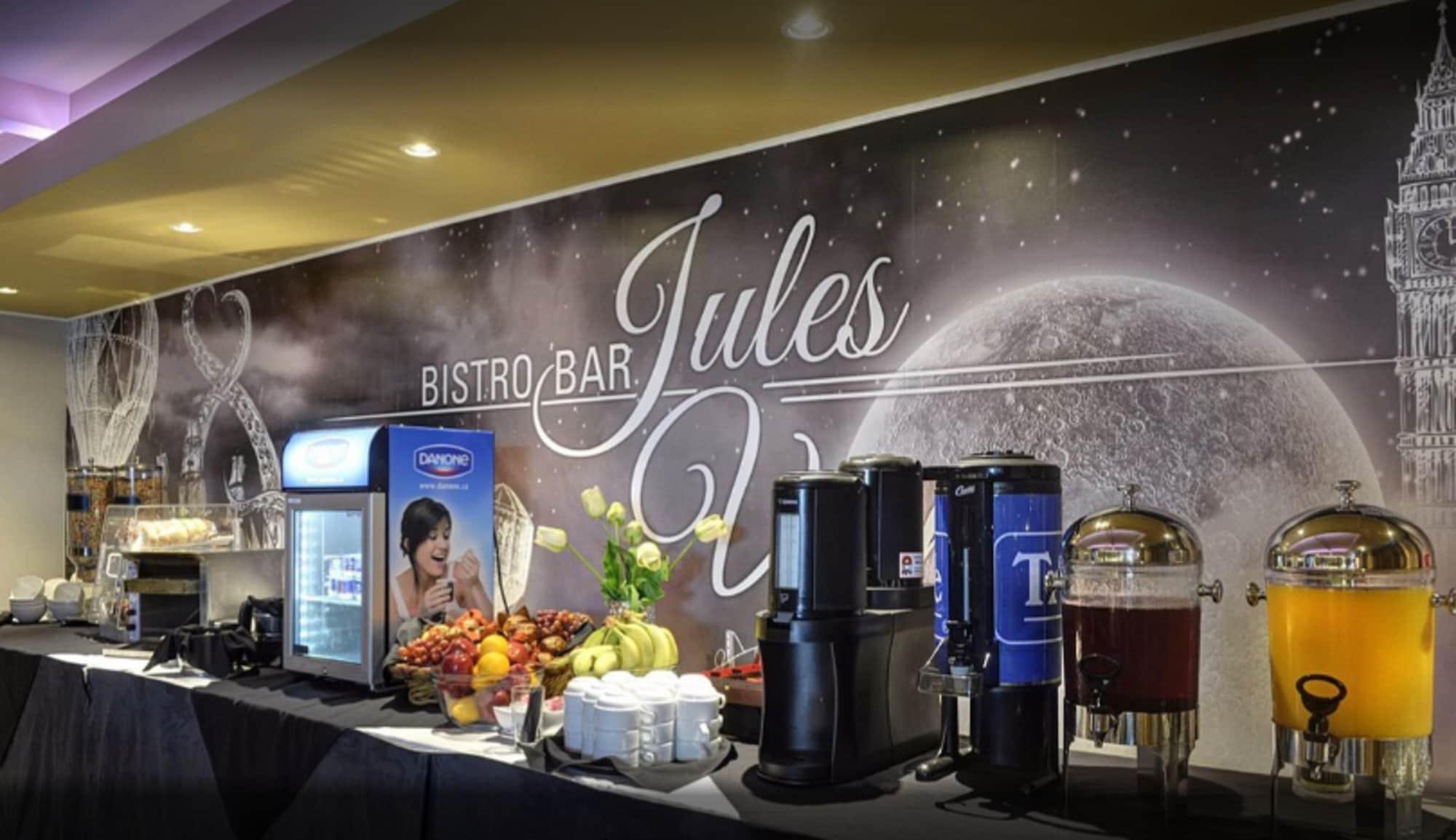 Restaurant Travelodge by Wyndham Hotel & Convention Centre Quebec City