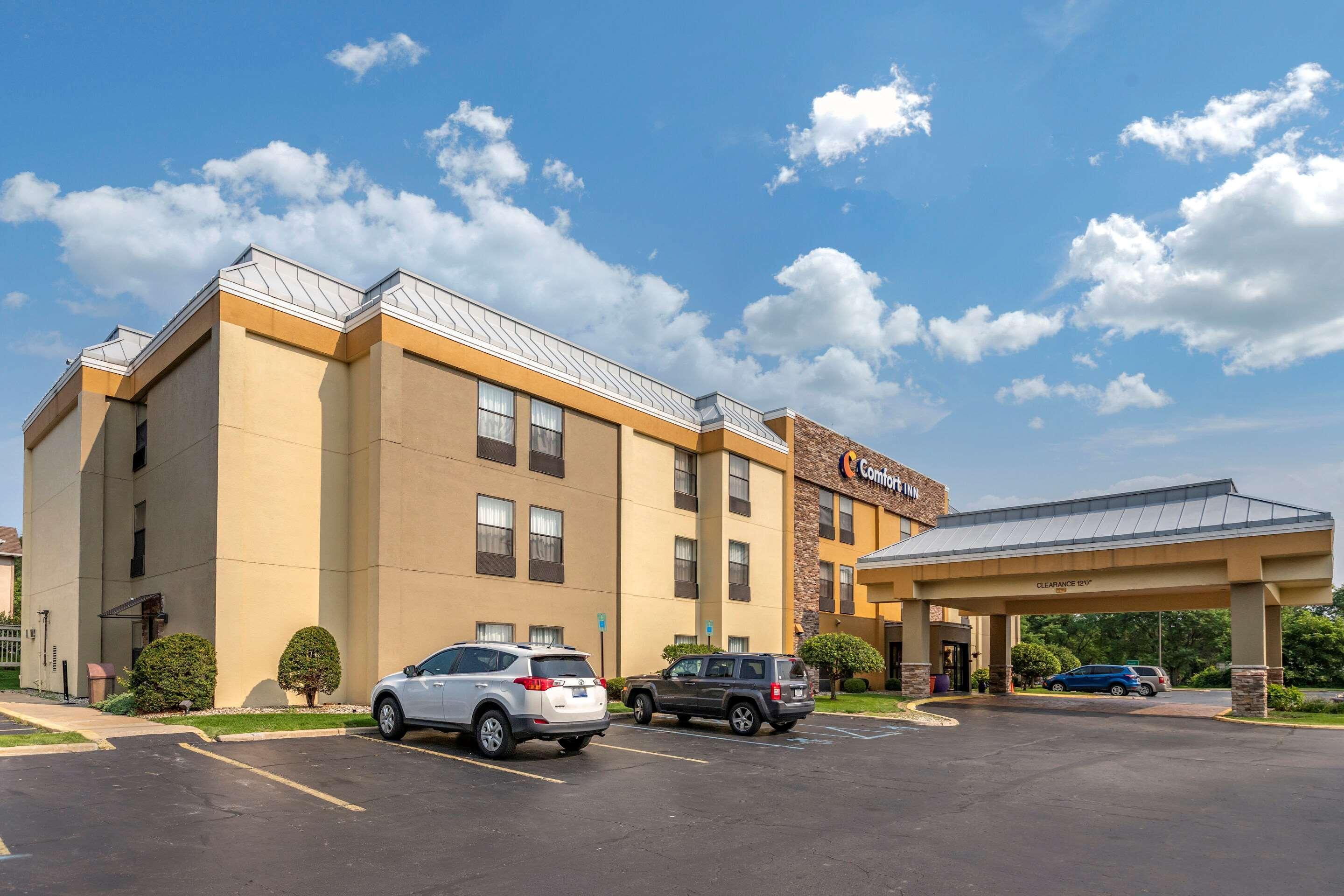 Varios Comfort Inn Wings Stadium