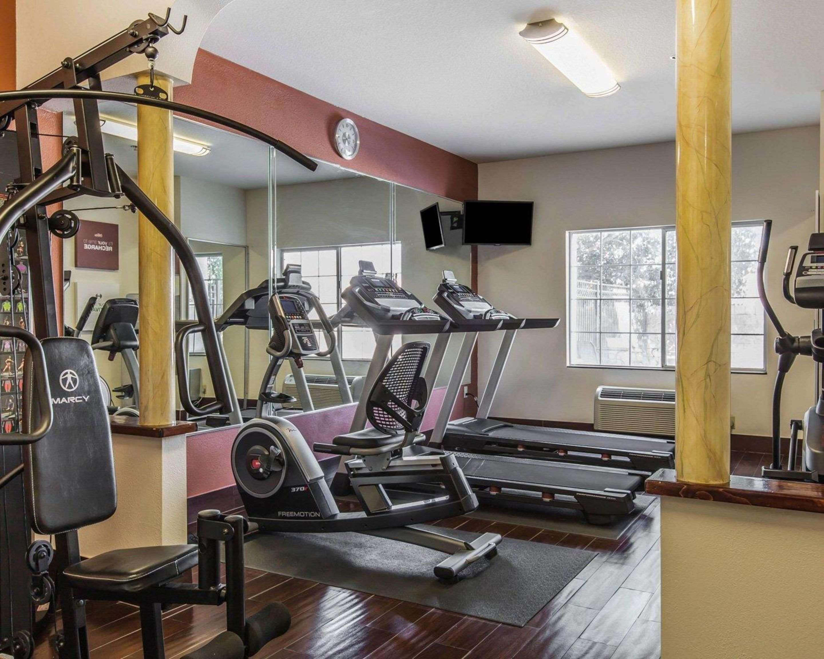Gimnasio Comfort Suites Bakersfield