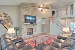 Alquiler Vacacional - Renovated Ocean View Retreat ~ 4 Mi to Beach!