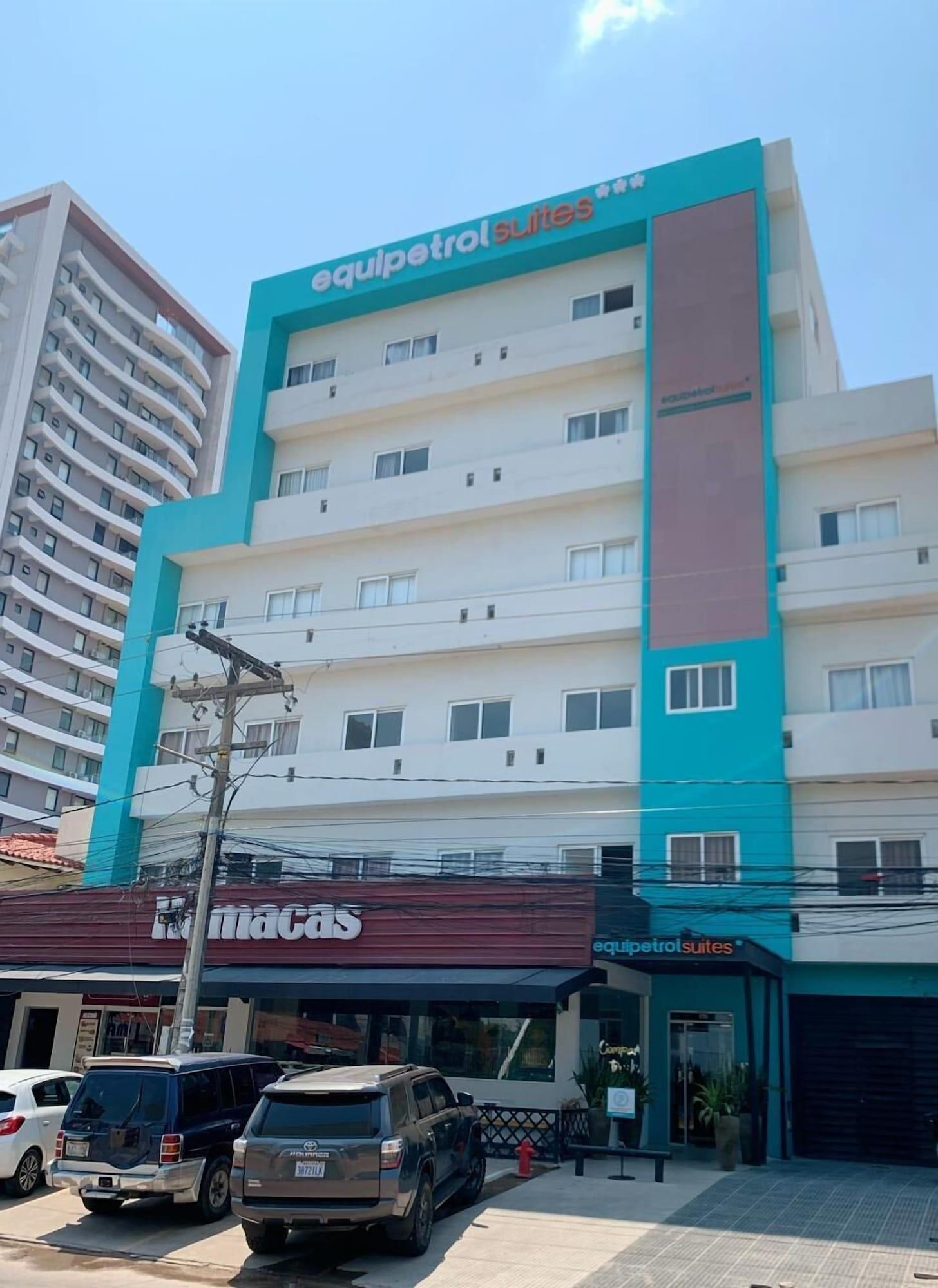 Vista Exterior Equipetrol Suites Apart Hotel