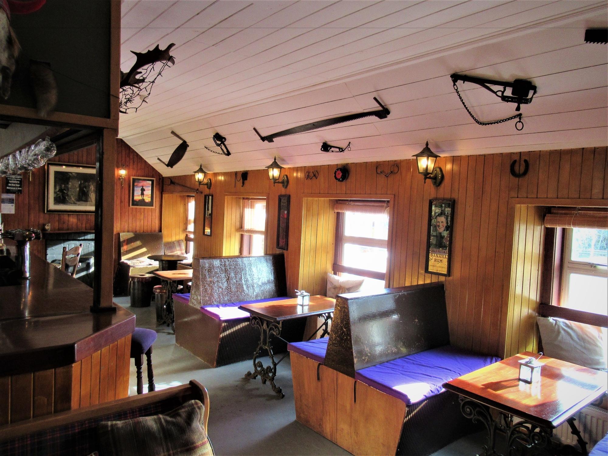 Bar/Salón Invershin Hotel Bunkhouse & Bar