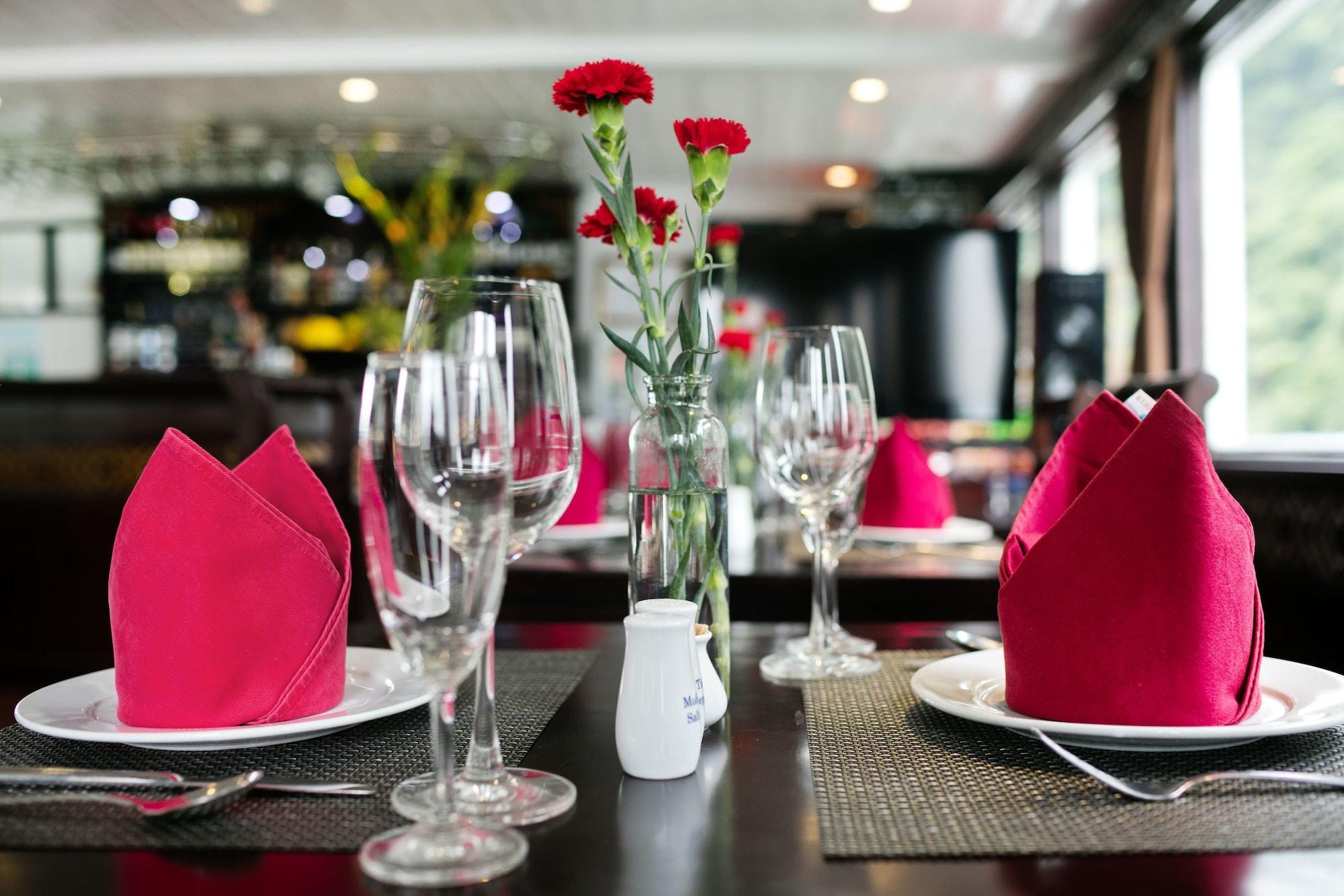 Restaurant Halong Carina Cruise