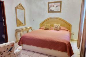 Alquiler Vacacional - A few steps from the Cathedral. Very safe and centrally located. 300Mb WiFi with parking.